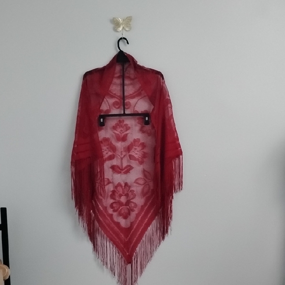 Source Unknown Accessories - Vintage Elegant Romantic Boho Cottagecore Coquette Red Floral Lace Fringe Shawl
